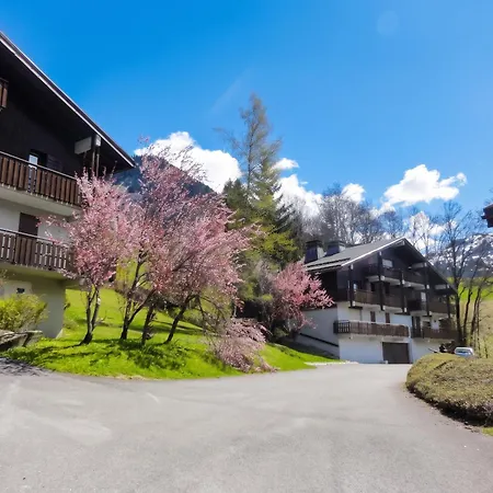 Appartement D'une Avec Vue Sur La Et Jardin Amenage A A 2 Km Des Pistes Megève